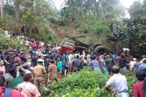 நுவரெலியா கொத்மலை பஸ் விபத்து - 13 பேர் வரை உயிரிழப்பு - பலர் கவலைக்கிடம்