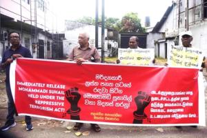 நீதிமன்றம் முன்பாக ஆர்ப்பாட்டம்: PTA-வின் தடுத்து வைக்கப்பட்ட முஸ்லிம் இளைஞருக்கு பிணை