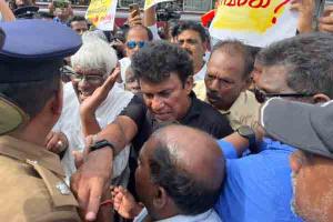 செம்மணிக்கு எதிராக கொழும்பில் ஆர்ப்பாட்டம் - போலீசார் தடுத்த அரசியல் பிரமுகர்! மக்கள் திரள்