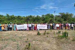 வடக்கு கிழக்கு மாகாணத்தில் மீளப் பெற முடியாத சமஸ்டி ; பொத்துவிலில் அமைதி வழிப் போராட்டம்