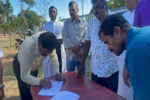 வட,கிழக்கு மனிதப்புதைகுழிகள் மற்றும் இனப்படுகொலைக்குமாக நீதிகோரி முல்லையில் கையெழுத்து போராட்டம்