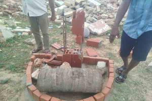 செம்மணி வளைவு பகுதியில் அமைக்கப்பட்ட அணையா விளக்கு தூபி சேதமாக்கப்பட்டுள்ளது