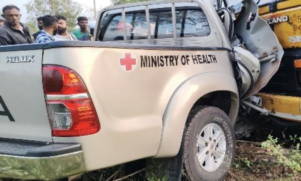 முல்லைத்தீவு பிராந்திய சுகாதார சேவைகள் பணிப்பாளர் வவுனியாவில் விபத்தில் பலி !