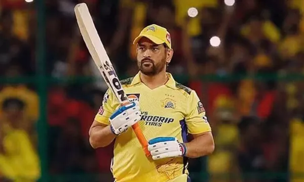 ஐபிஎல் தொடரில் இலகுவான வில்லோ மட்டைகளை பயன்படுத்த தோனி முடிவு