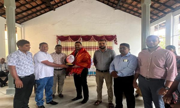 காரைதீவு ராமகிருஷ்ண மிஷன் ஆண்கள் பாடசாலைக்கு மின் விசிறி தொகுதிகள் வழங்கி வைத்த றிஸ்லி முஸ்தபா..!