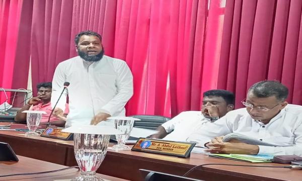 மதுபான விற்பனை நிலையங்களுக்கு அறவிடப்படும் கட்டணத்தை உயர்த்தினால் அரசாங்கம் நெருக்கடிக்குள்ளாகும்