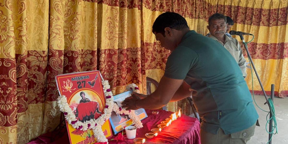 யாழ் அராலியில் மழைக்கு மத்தியில் சிறப்புற இடம்பெற்ற மாவீரர்களின் பெற்றோர் மதிப்பளிப்பு