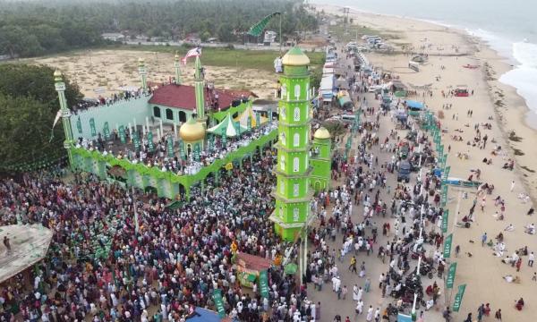 கல்முனை கடற்கரைப் பள்ளிவாசல் நாகூர் ஆண்டகை தர்ஹா ஷரீஃபில் 204 வது கொடியேற்று விழா வெள்ளி ஆரம்பம் !