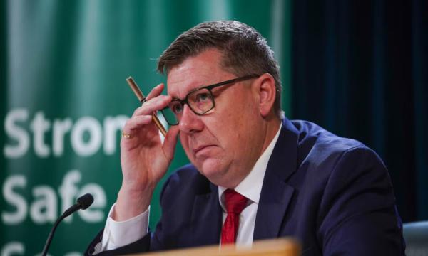 சீன மின்சார வாகனங்களுக்கு விதிக்கப்பட்ட வரி தொடர்பில் மறுபரிசீலனை செய்கிறது கனடா.