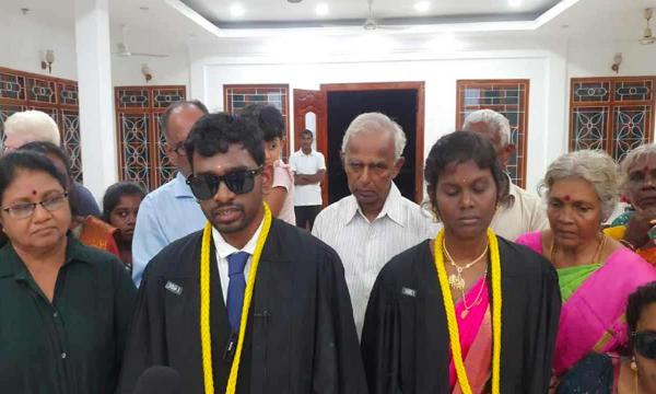 யாழ். பல்கலைக்கழக பட்டமளிப்பில் பார்வைத்திறனற்ற இரு மாணவர்களால் நெகிழ்ச்சி!