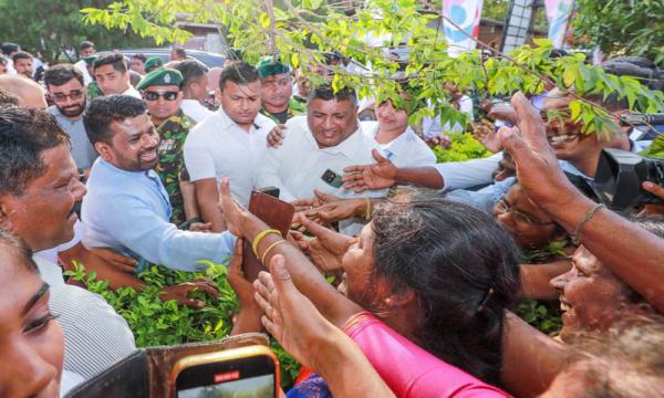 யாழ்ப்பாணத் தேநீர் விருந்துக்கு அரைக் கோடி ரூபாய் செலவு!