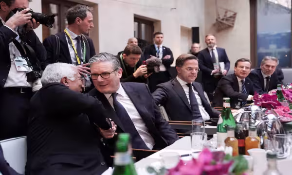 அமெரிக்காவின் பாதுகாப்பு குடைக்குள் விரிசல்? பிரான்ஸை நோக்கி நகரும் ஐரோப்பாவும் கனடாவும்!