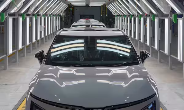 மின்சார வாகன கட்டாய இலக்குகளைக் கைவிடுகிறது கனடா: புதிய எரிபொருள் வினைத்திறன் முறைமையை அறிமுகப்படுத்தத் திட்டம்!