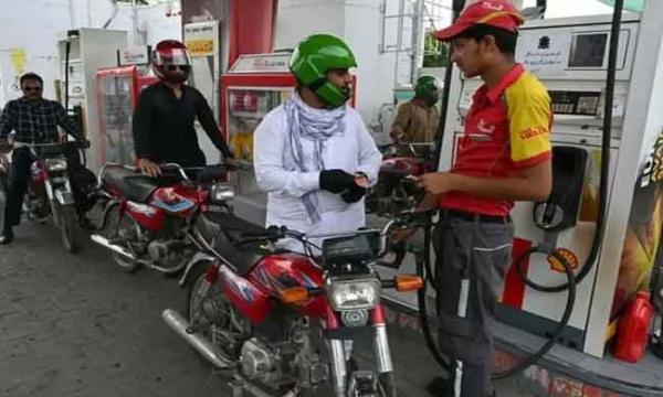 பாகிஸ்தானில் பெற்றோல் மற்றும் டீசல் விலை 55 ரூபாயால் அதிகரிப்பு!