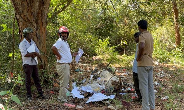 புதுக்குடியிருப்பு பிரதேச சபையின் அதிரடி நடவடிக்கை: குப்பை கொட்டியவர்களை அடையாளம் காண ஆவணங்கள் கைப்பற்றல்