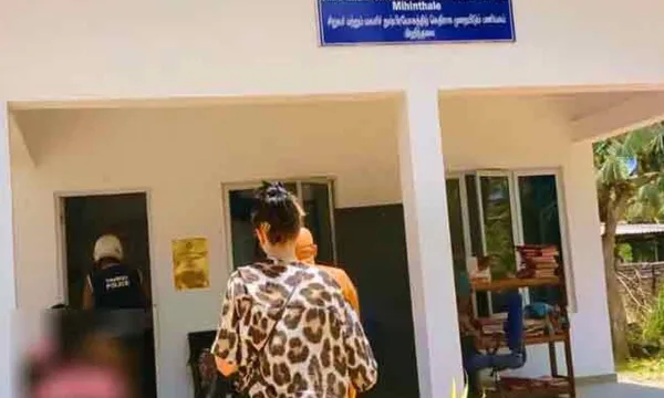 ஜெர்மன் நாட்டுப் பெண்ணுக்கு மிஹிந்தலை புனித பூமியிலல் பாலியல் தொல்லை!